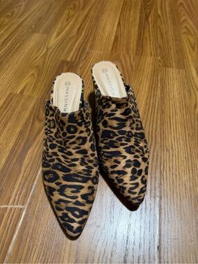 Massini Emily leopard print pointed toe slip-on mule shoes size 8.5
